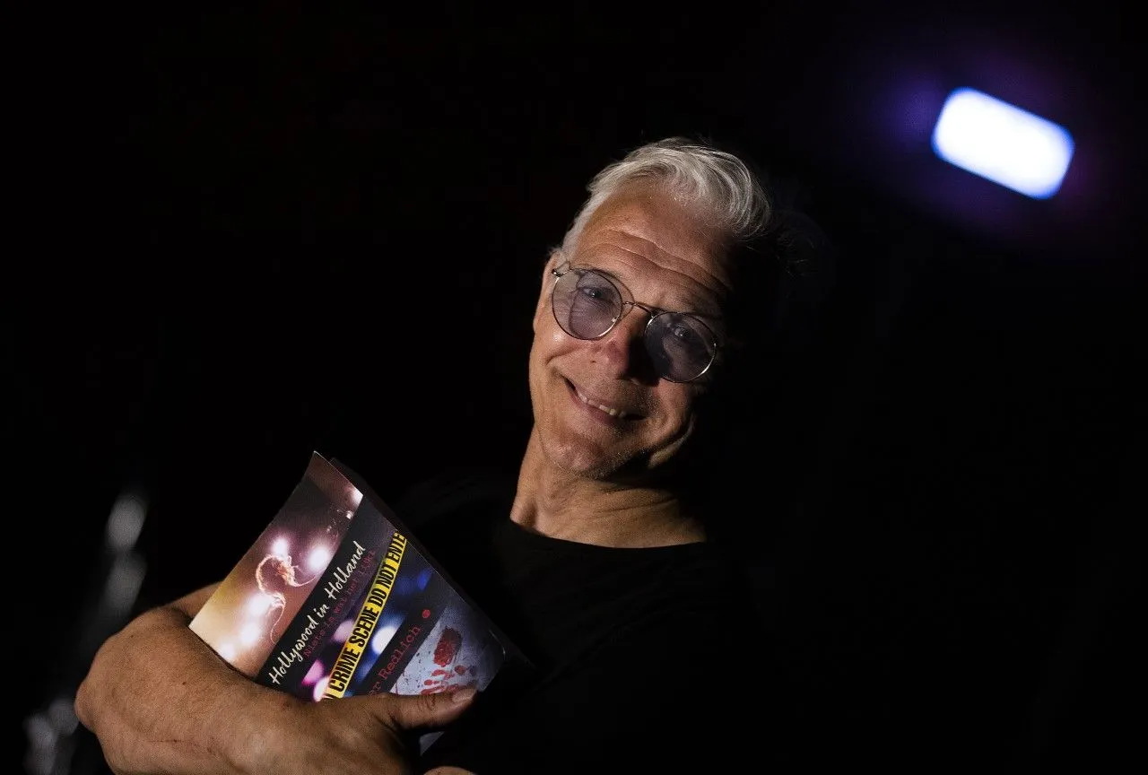 werner met het boek foto theo kock