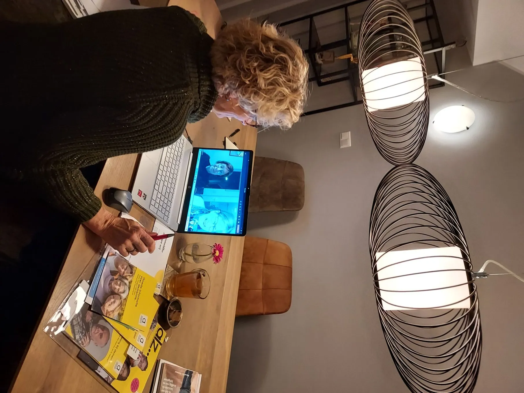 wilmy vietor coordinator alzheimer cafe in digtiaal overleg met werkgroepleden