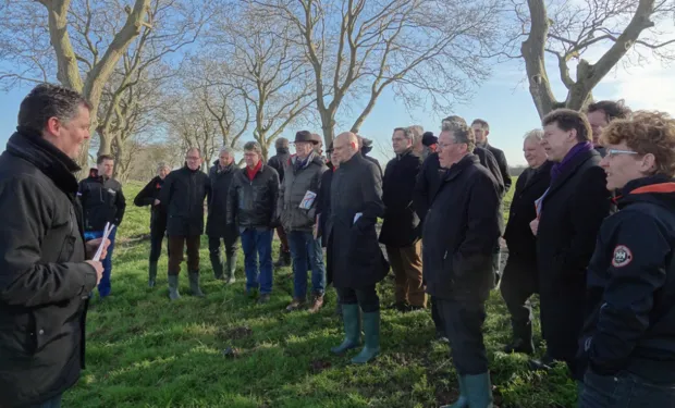 xv00juk3j99l8z3327dnjnn0c 1 697