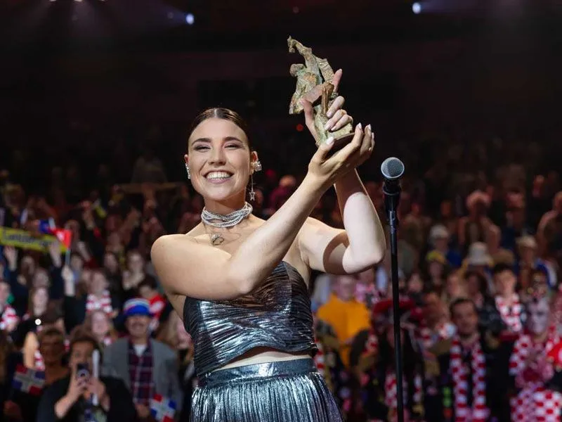 emma luca van gld wintangelique schuift aan persfoto
