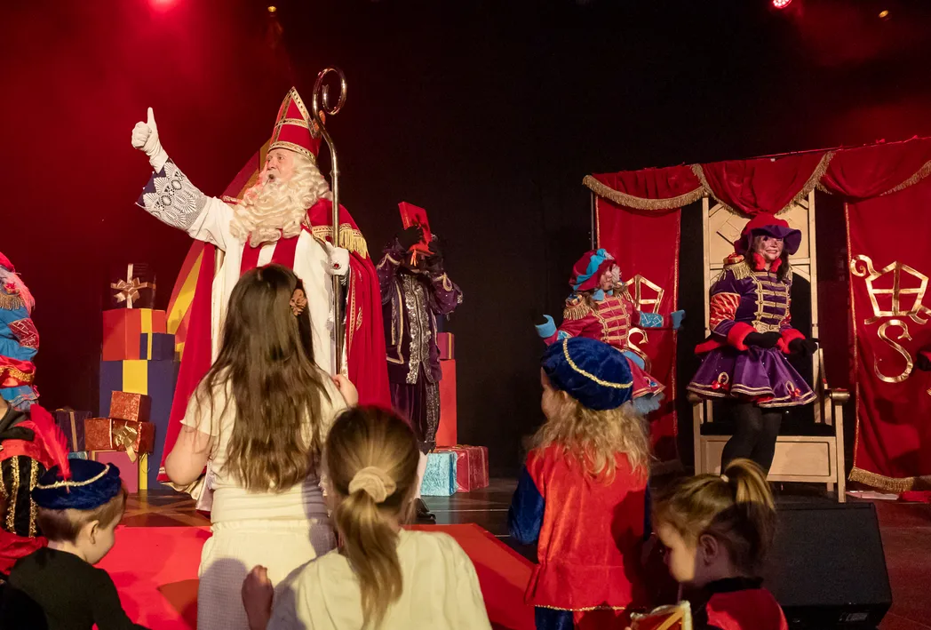 magische familie sintshow2023chiel eijtjpg jpeg afbeelding 2048 1365 pixels geschaald 47