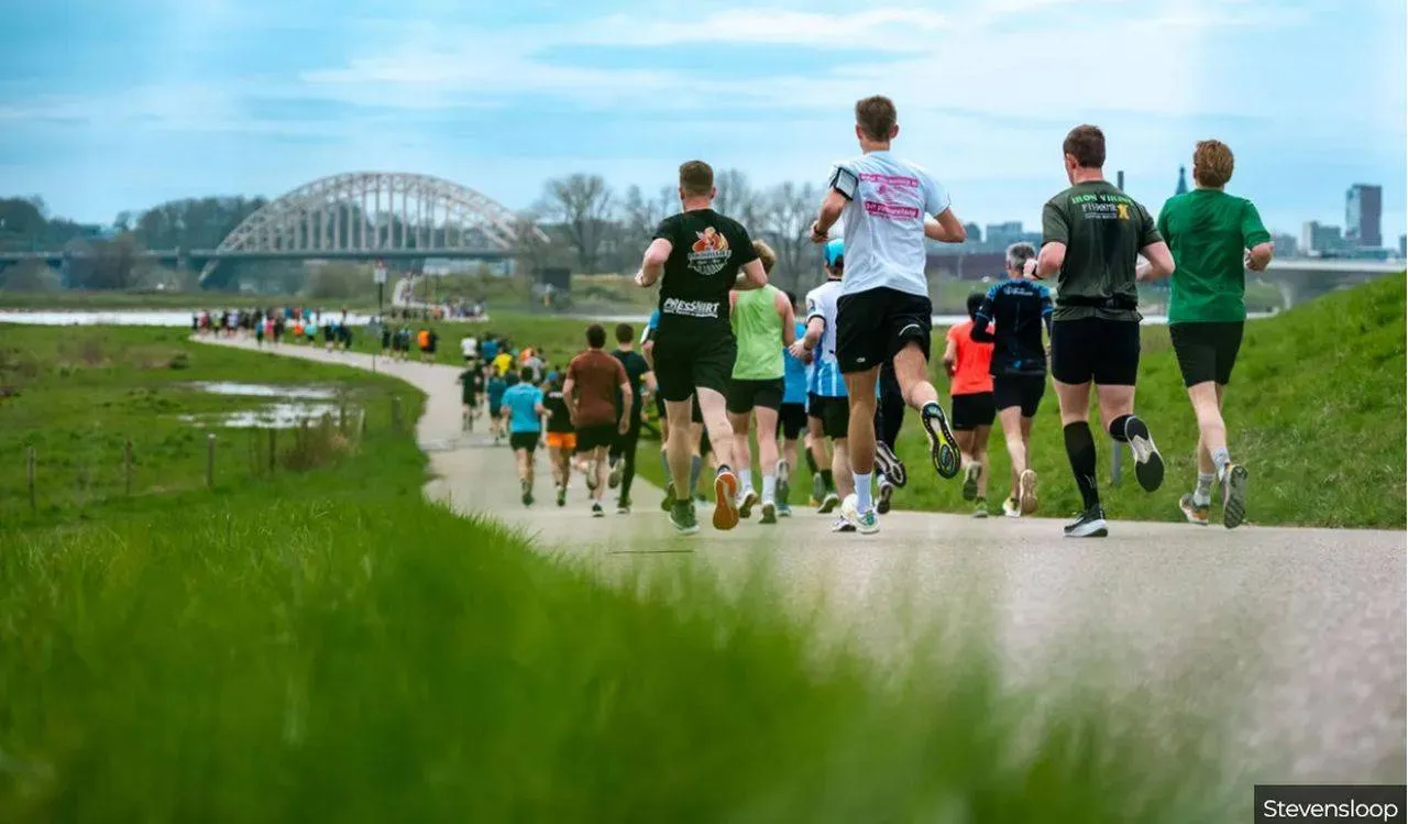 piano biennale en stichting zevenheuvelenloop presenteren running for beethoven