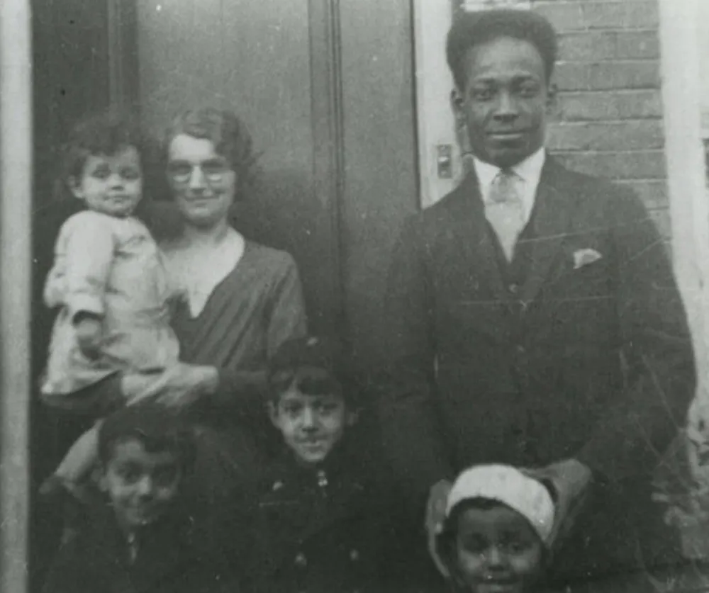 anton de kom met gezinjpg jpeg afbeelding 1024 576 pixels