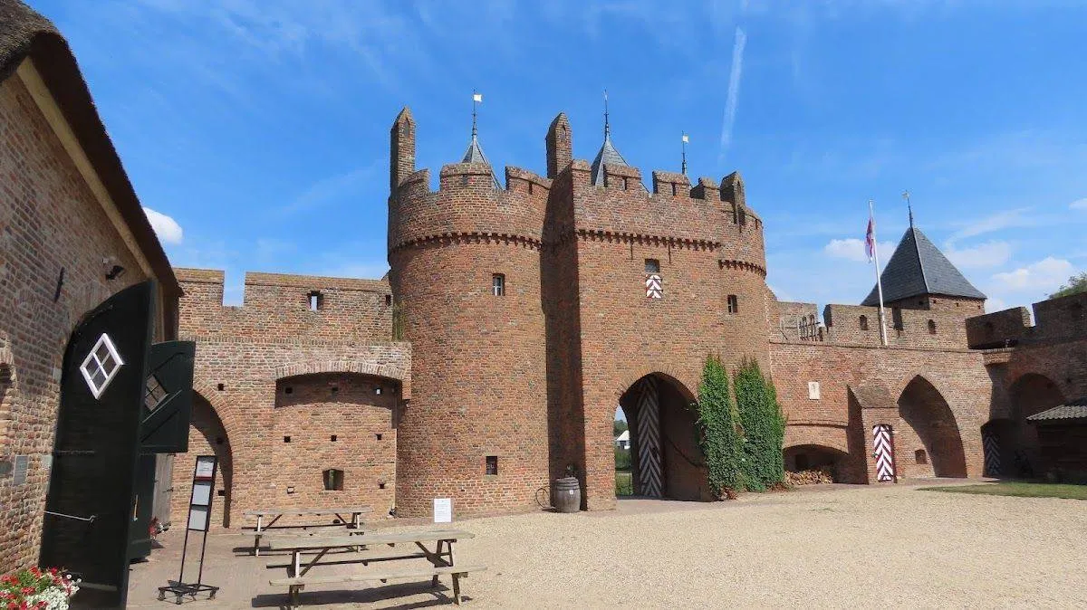 kasteel Doornenburg Voor Burg JP