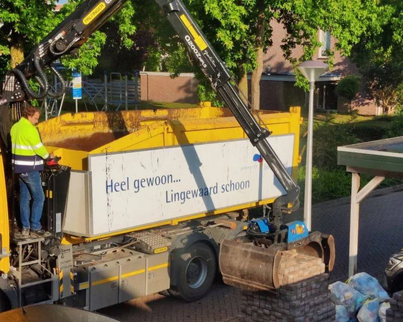tegels ophalen.Gemeente Lingewaard