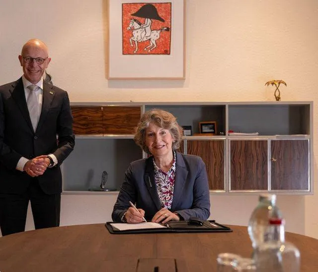 commissaris van de Koning Daniël Wigboldus vandaag Corry van Rhee-Oud Ammerveld .Vervanger voor burgemeester Kalfs Gemeente Lingewaard