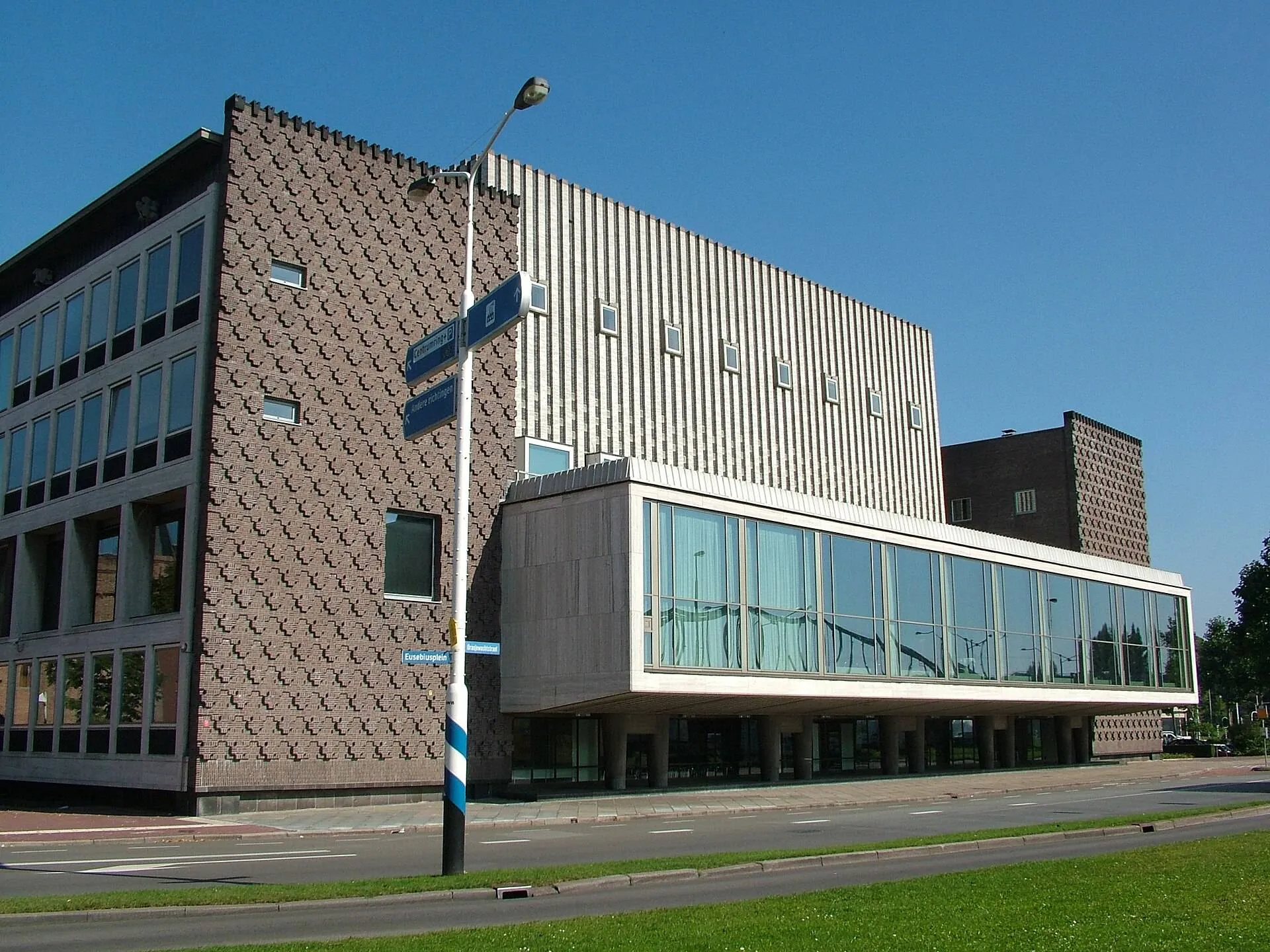 huis_der_provincie.arnhem.wikipedia.org