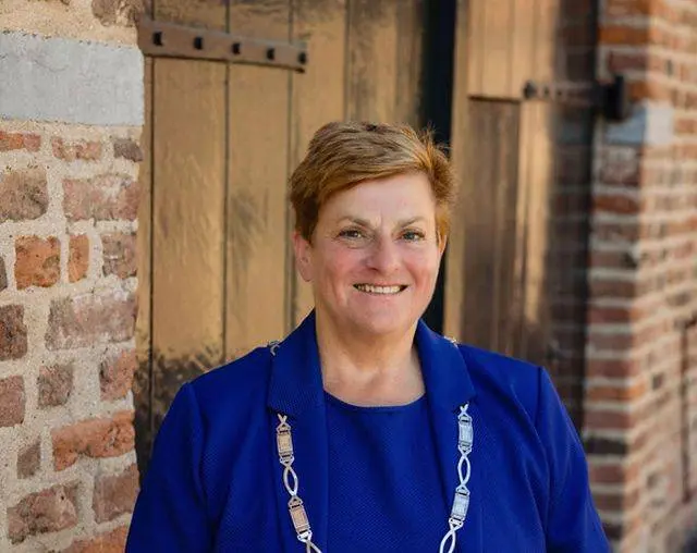 Burgemeester Nelly Kalfs.Respect voor elkaar Gemeente Lingewaard
