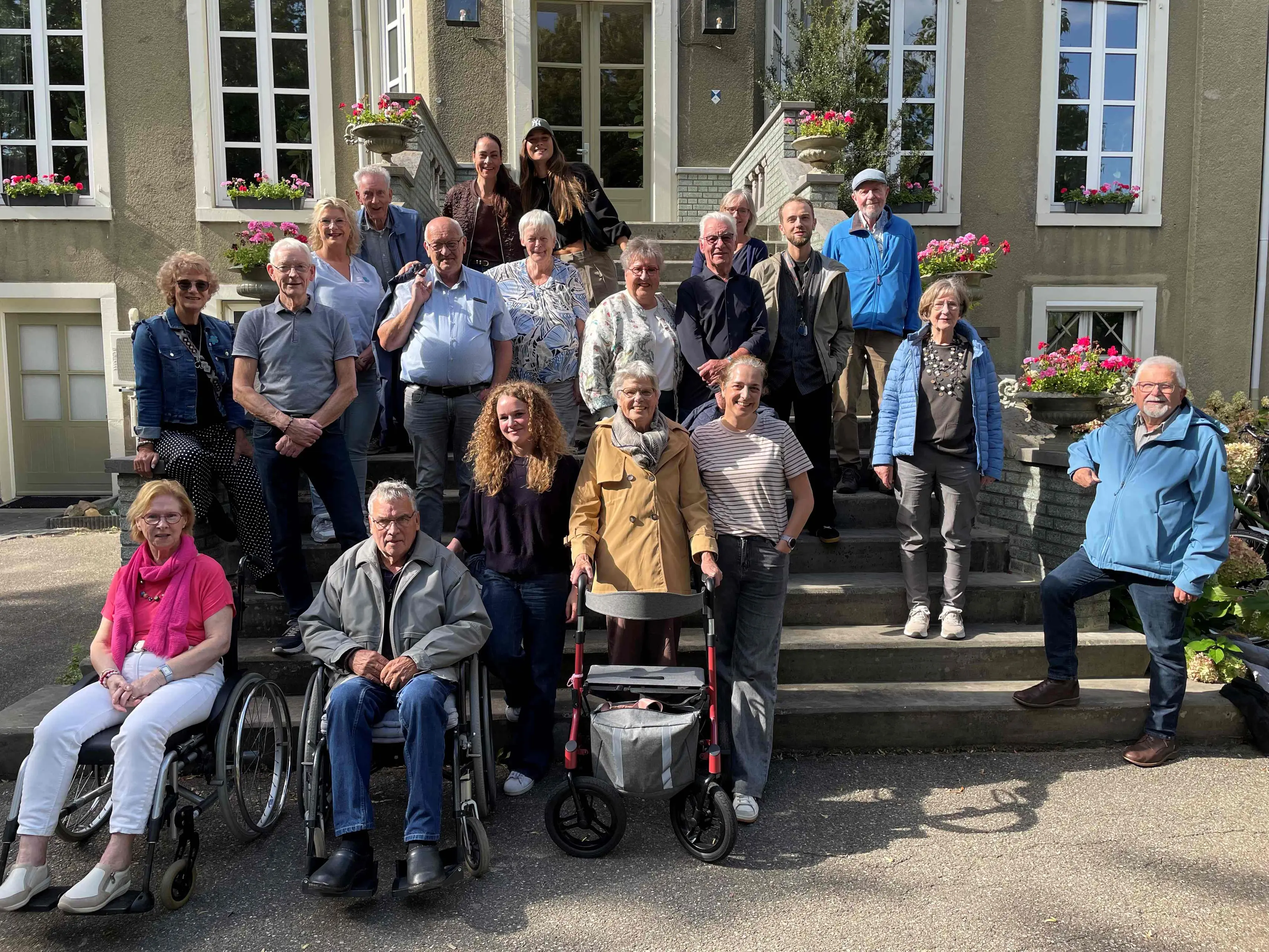 De deelnemers aan de wandeling door ‘het geheugen van Huissen’.Judith Melchers