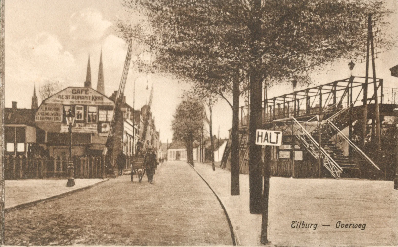 0653949 tilburg omstreeks 1900 rechts de voetgangersoversteekbrug op de kop van de heuvel