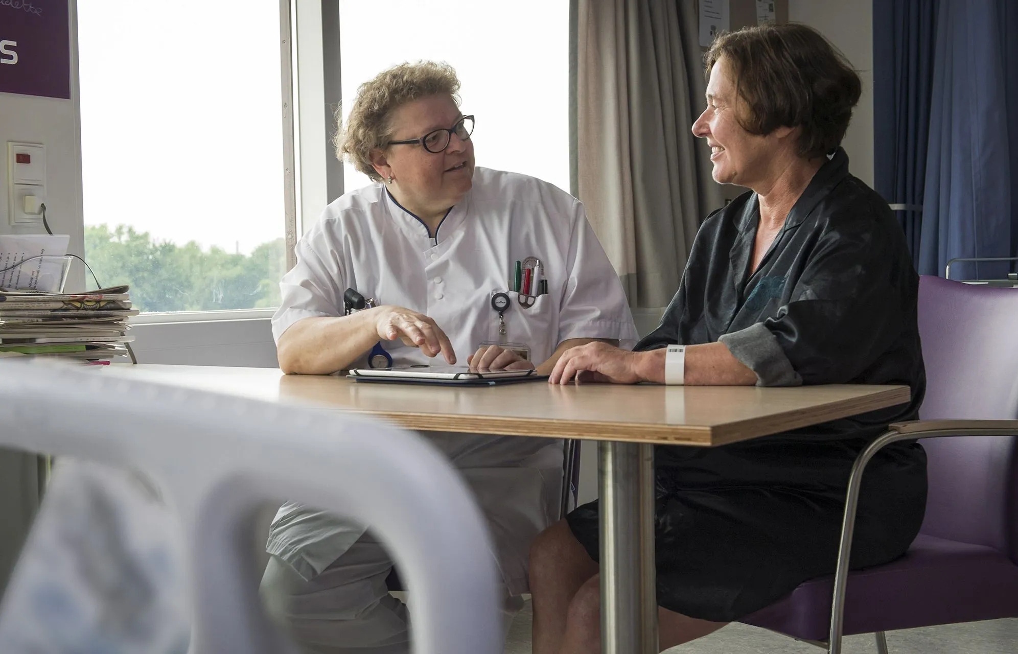 160617 ireen vd voort met patint vragenlijst 8089b