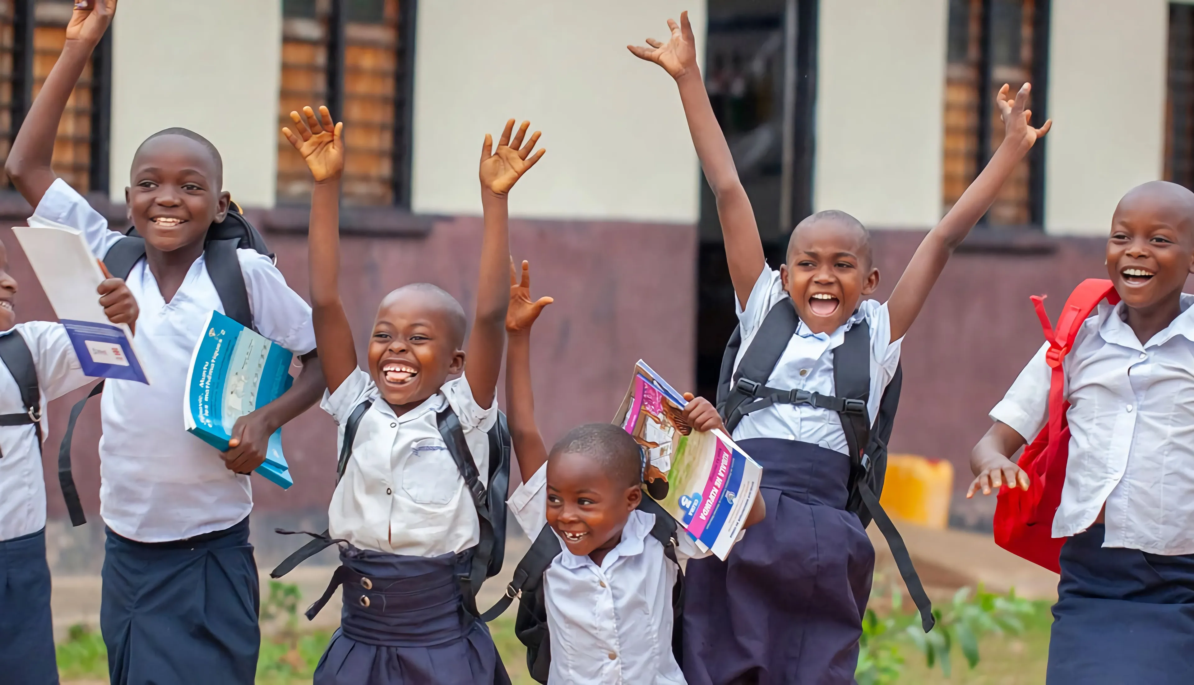 blije schoolkinderen