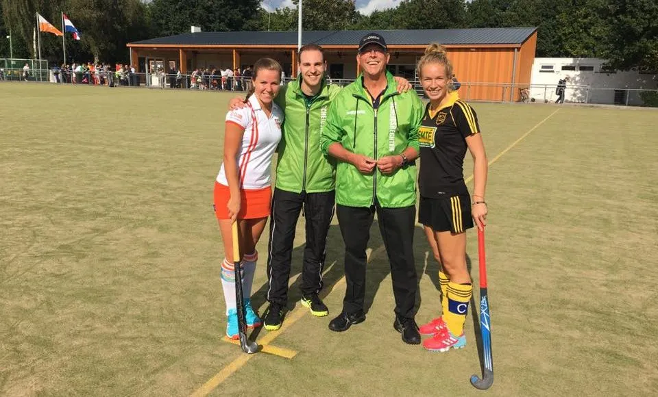 des dames tegen geel zwart