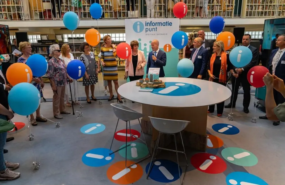 foto aftrap staatssecretaris eerste informatiepunt