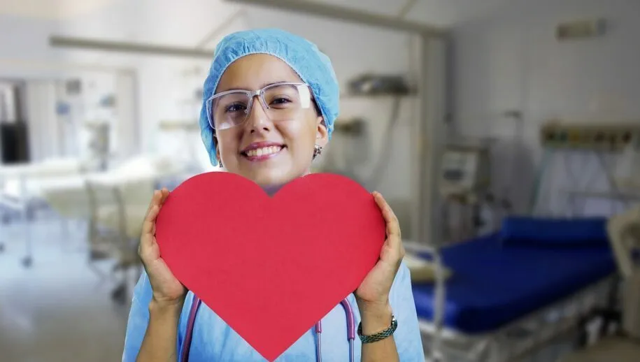nurse 3624463 1280 915x518 1 915x518 1