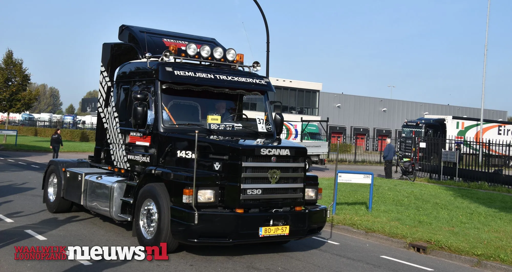 53223566926 8249588442 k