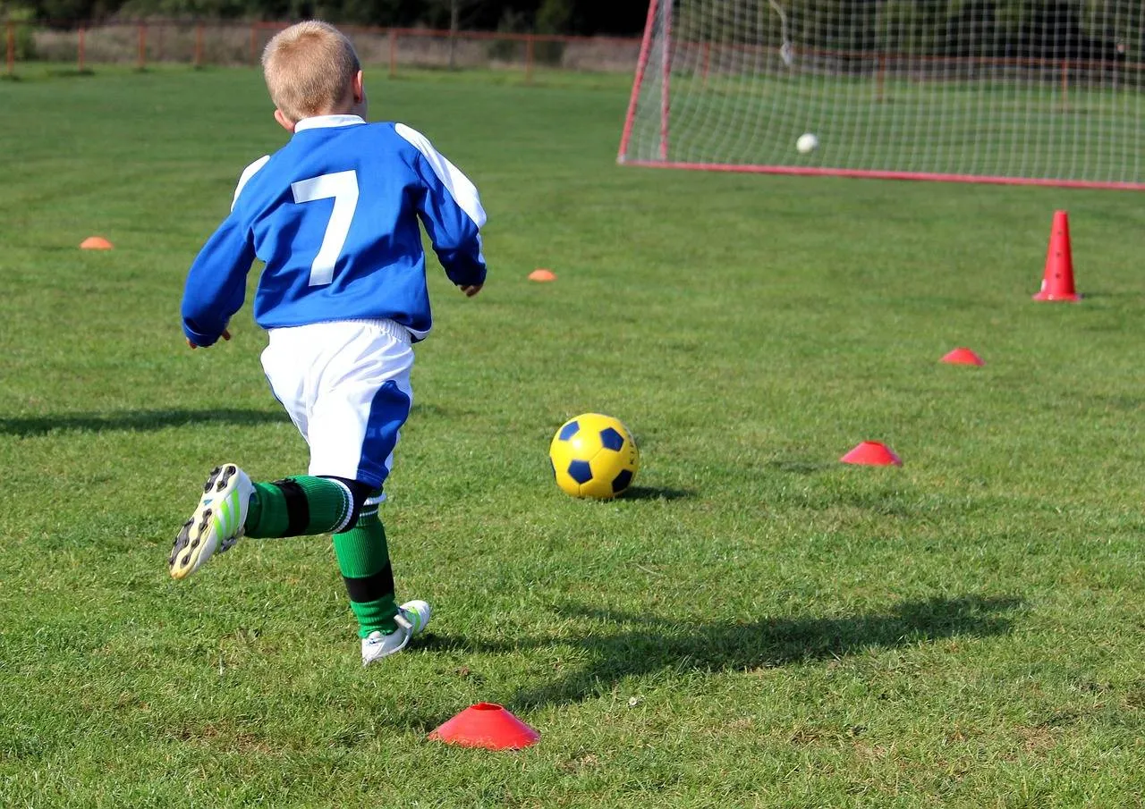 football 3715881 1280