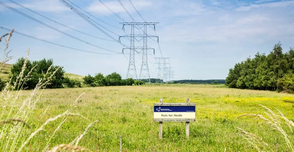 Onshore project NL Zuid-west 380 kV Oost hoogspanningsmast huis ter heide
