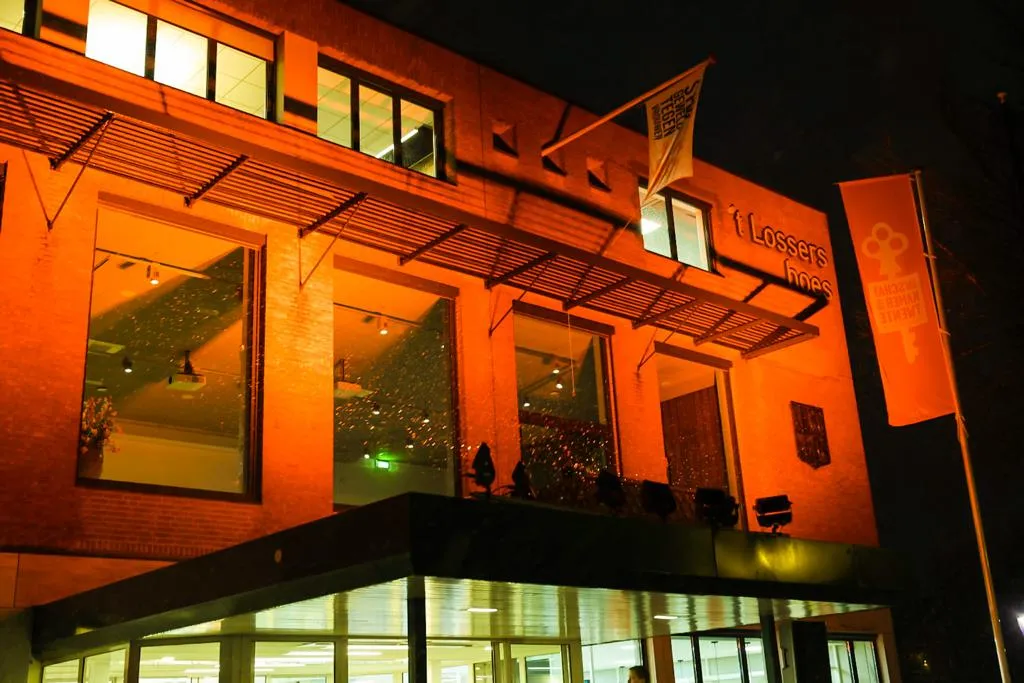 231127 orangje the world 3