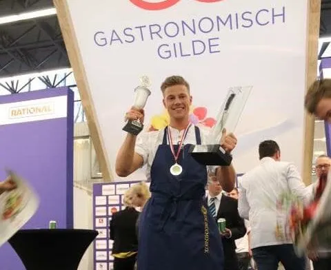 49599763 2312880498745498 57055947582865408 n e1547052146450