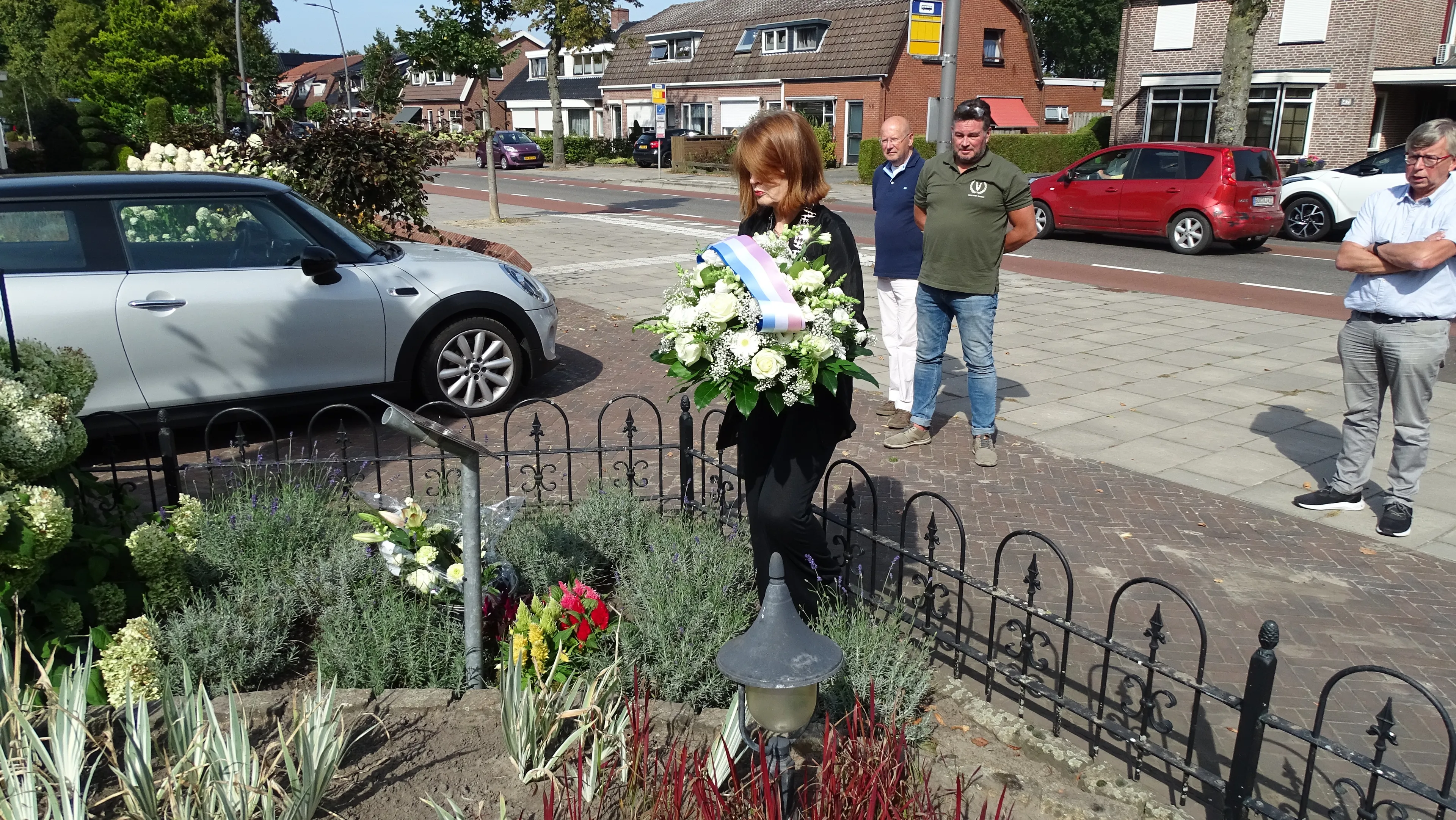 bloemen ter heredenking jo ter laak
