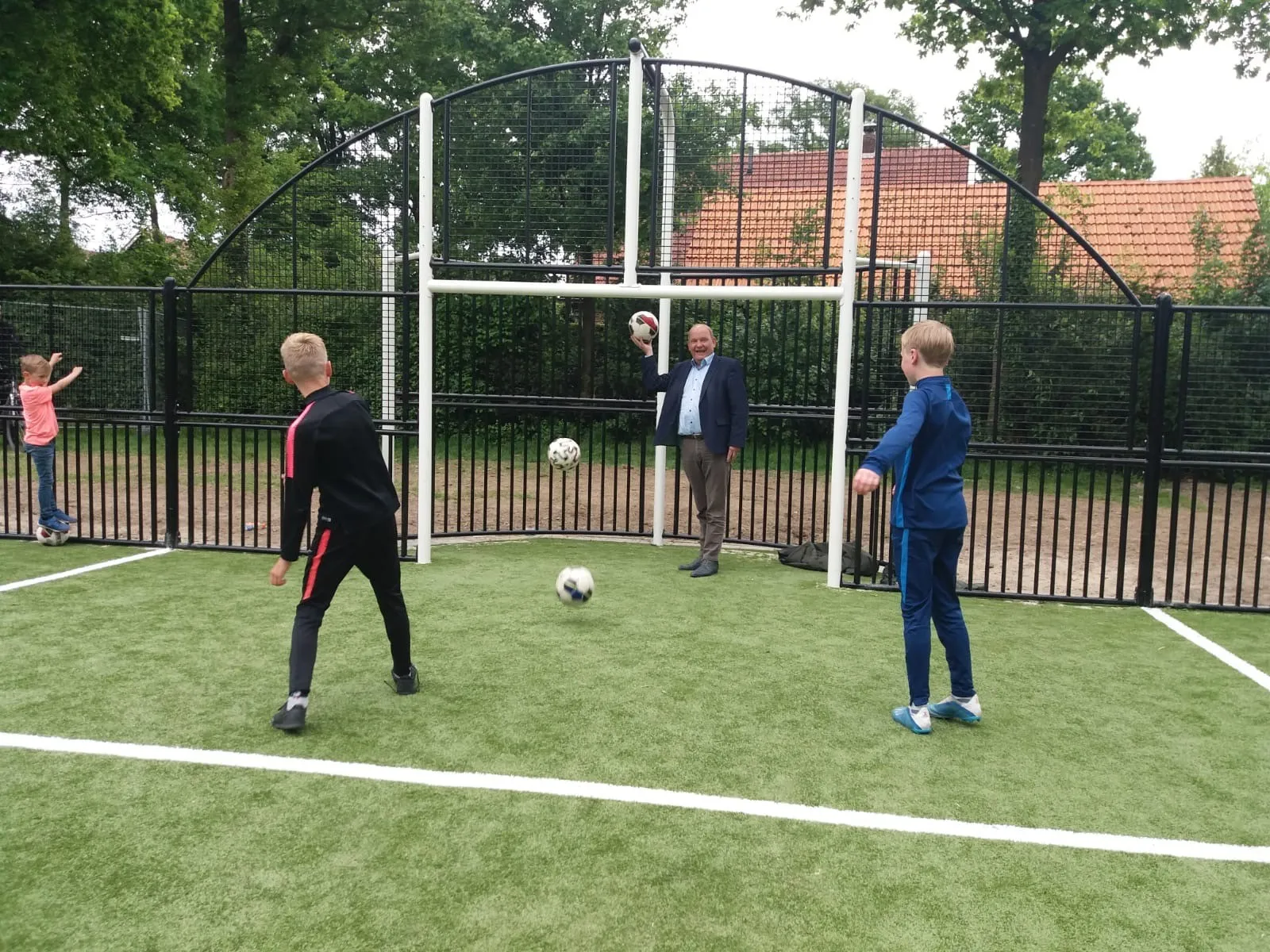 harry nijhuis nout en jens op het nieuwe kunstgrasveld
