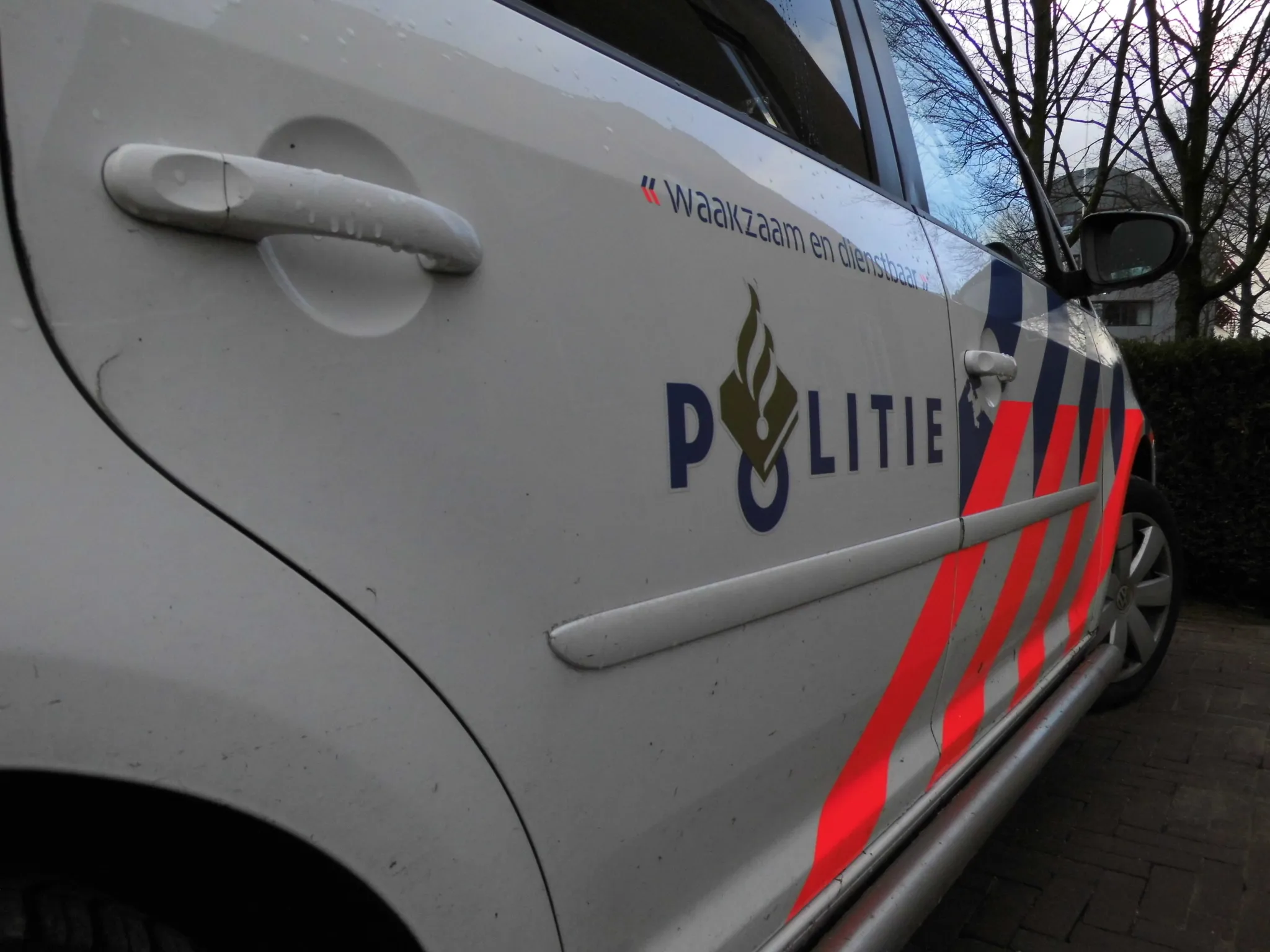 politiewagen 5 dm van hellesem