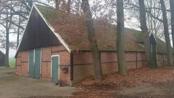 vakwerkschuuur bij boerderijs austie