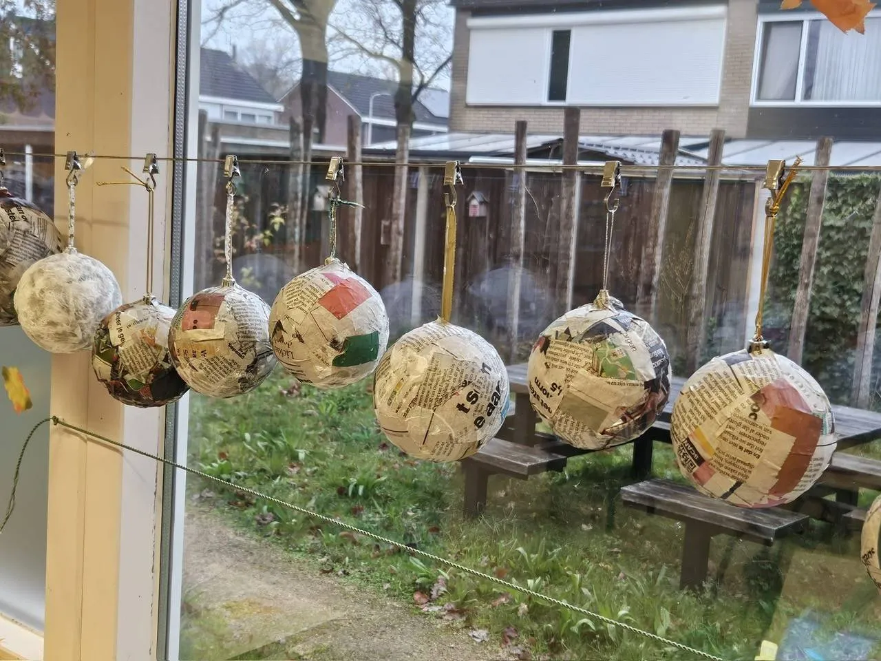 Kerstballen in maak groep 2 en 3 Veldzijde