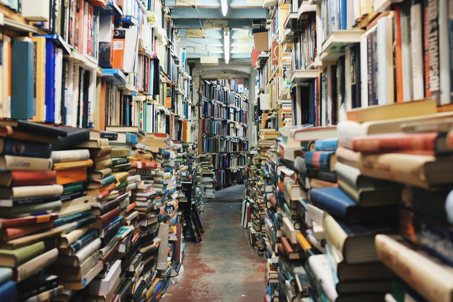 books 768426 1920