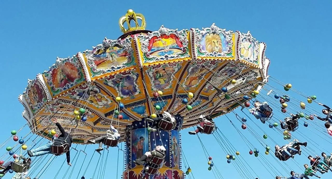 kermis chain carousel 2274009 1280 1
