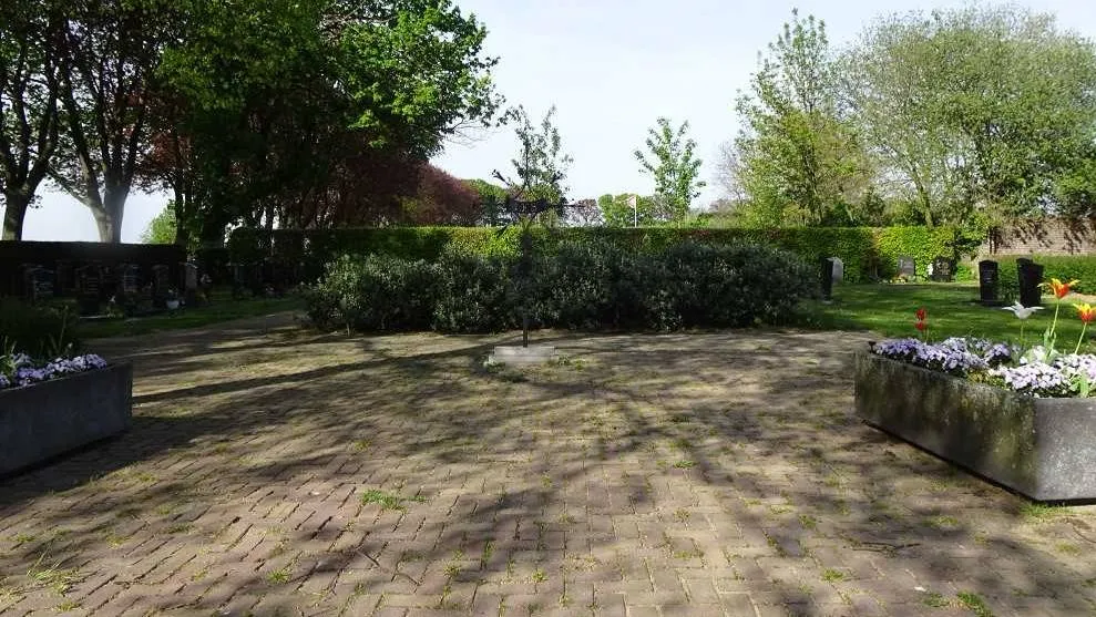 5977 Foto Begraafplaats Stevensweert - Rien Ondersteijn -1