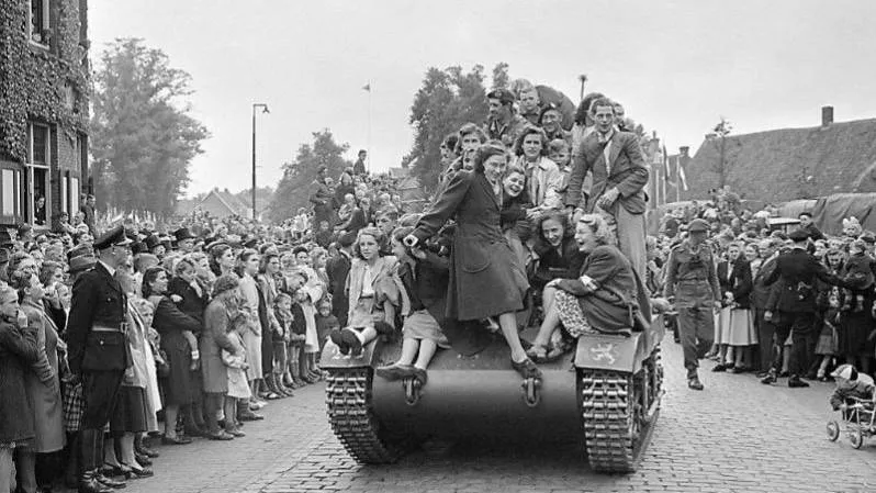 pxD9 Civil Affairs en t Militaire Gezag-foto-1