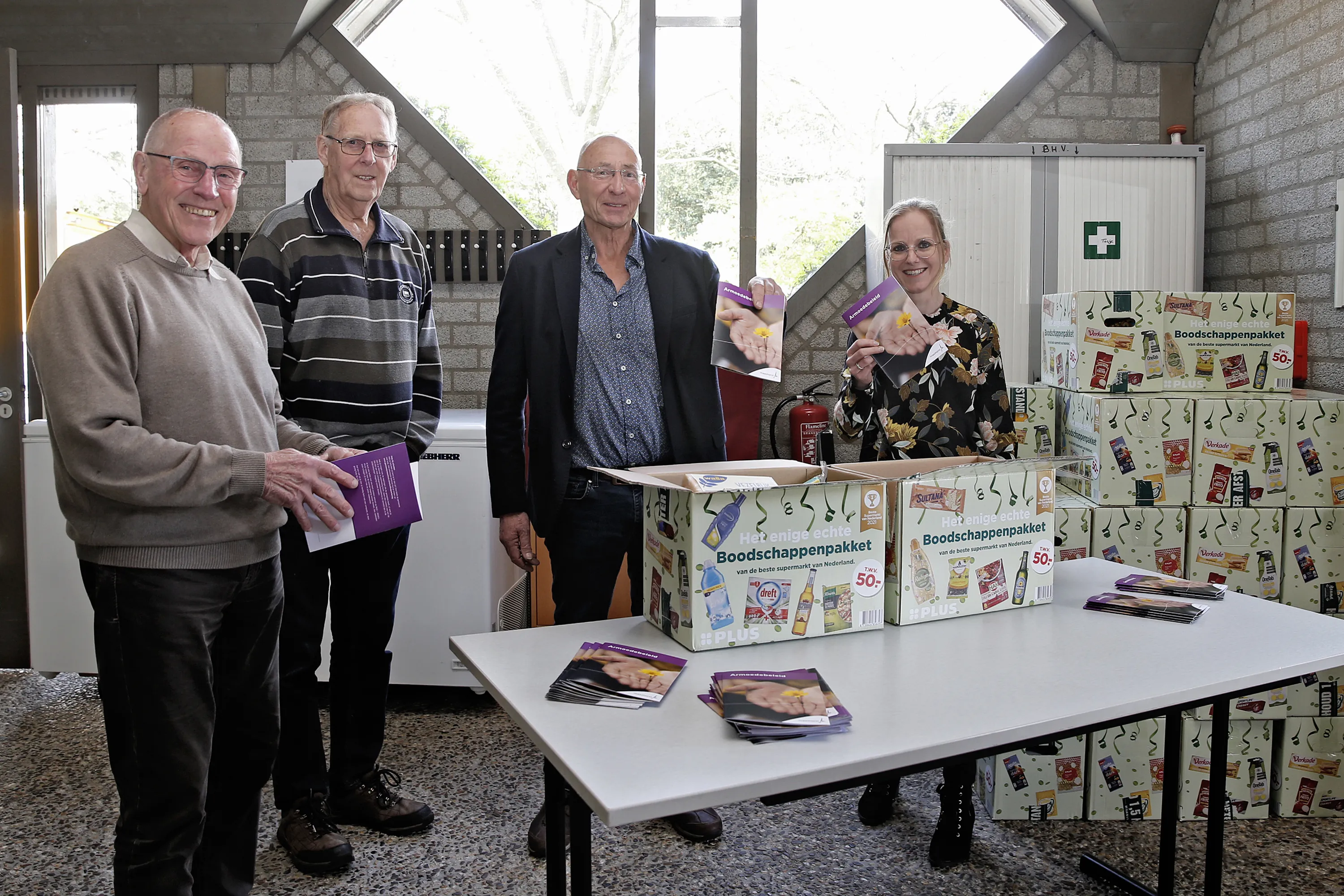 eerste folder overhandiging voedselbank