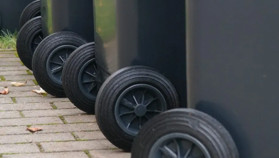 garbage can g176c111d2 1920 915x518 1