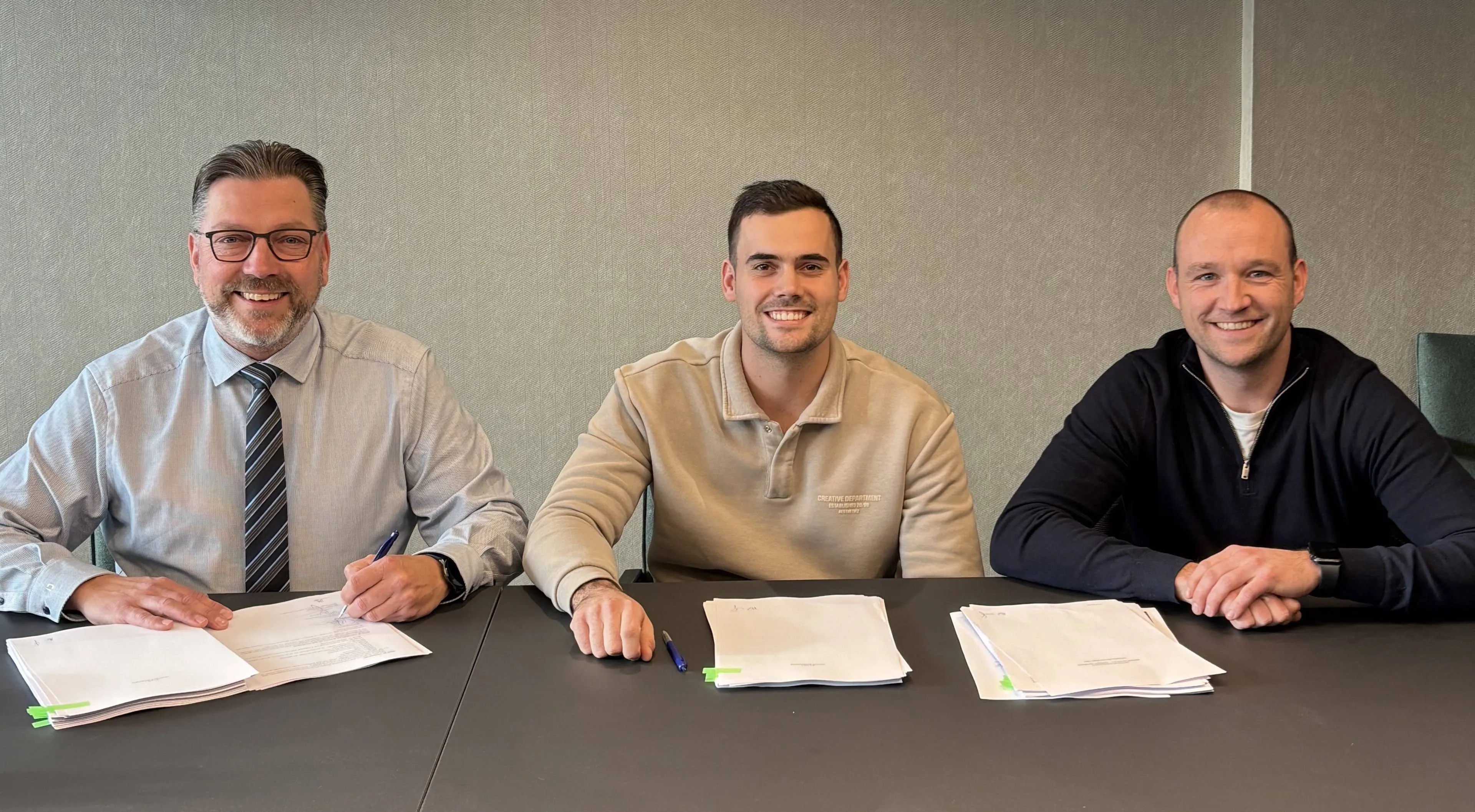 ondertekening overeenkomst odiliapeel oost wethouder Van Lankvelt Grobouw