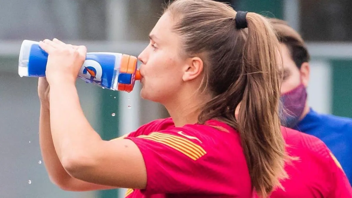 lieke martens champions league barcelona psv vrouwen voetbal goal volley