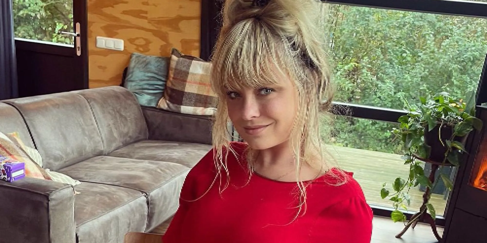 broekloze sylvana ijsselmuiden deelt foto in zeer luchtig shirtje