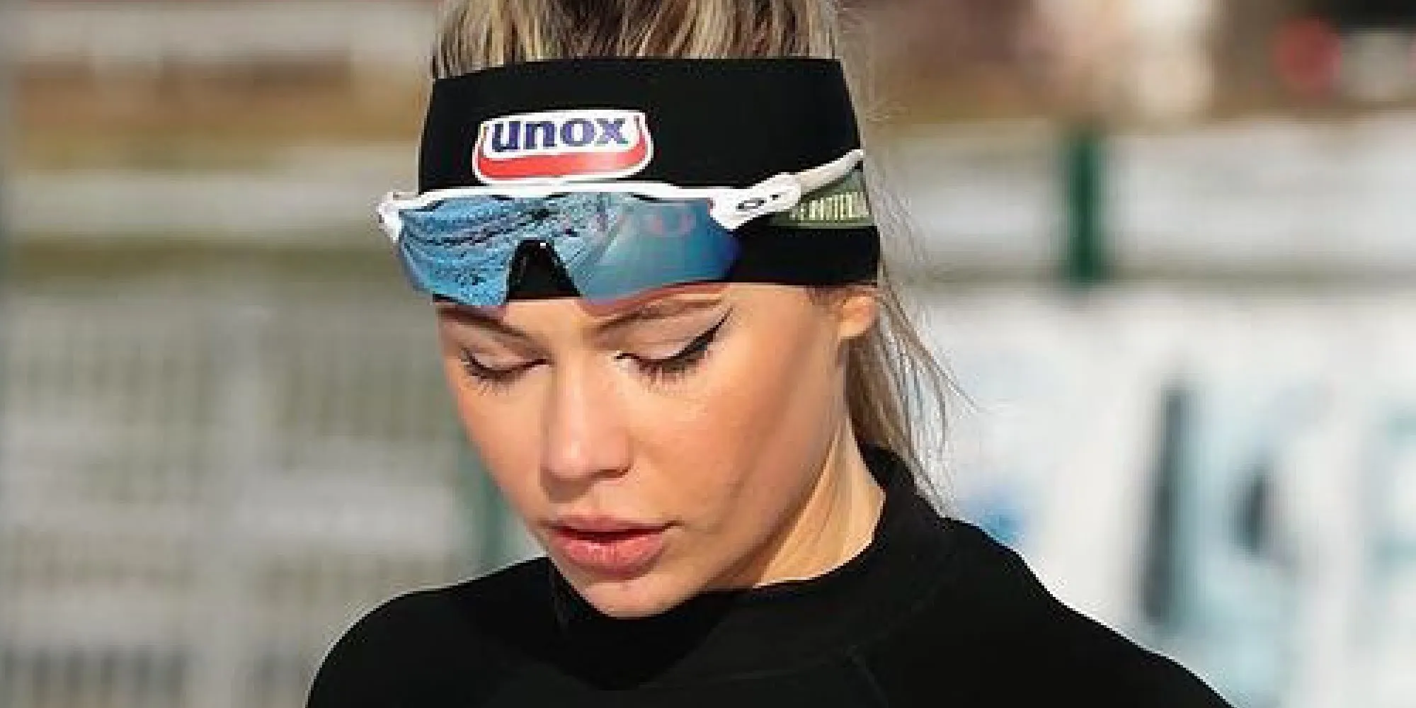 foto jutta leerdam laat jake paul kwijlen met contouren in schaatspakje 2