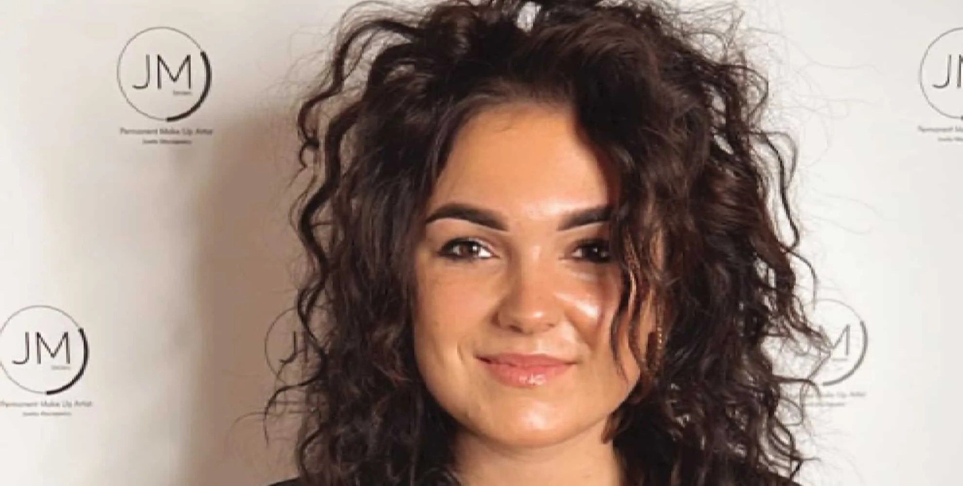 foto the voice kandidate nienke wijnhoven staat hierom volledig terecht in de spotlight