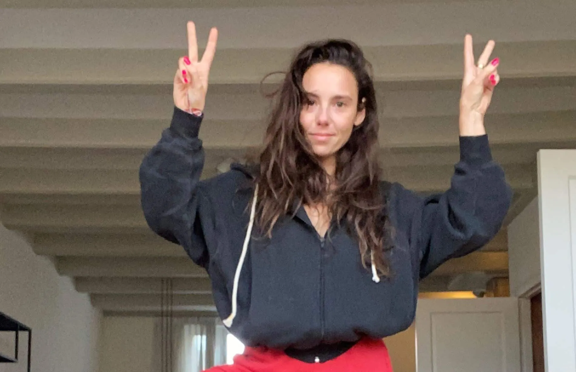 gwen van poorten in tranen vanwege verdrietig nieuws