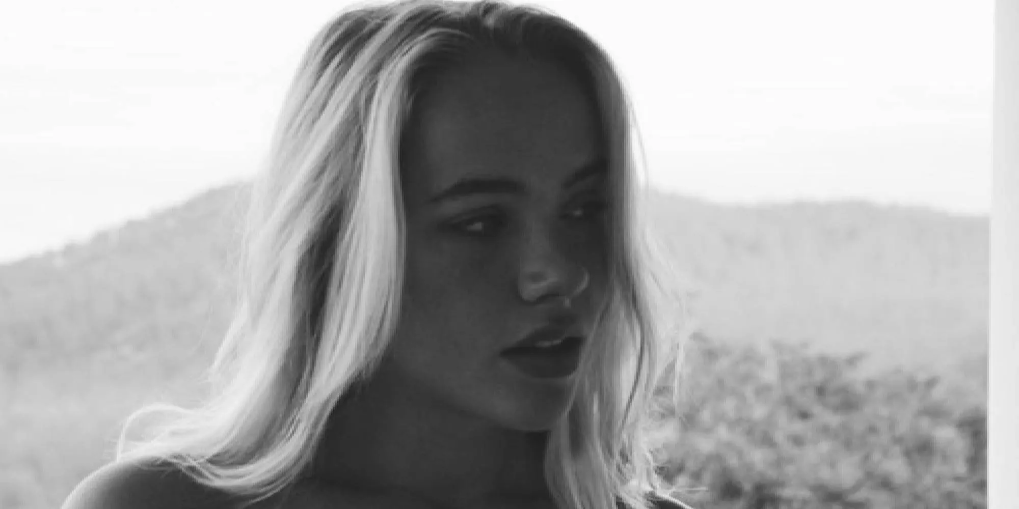juultje tieleman foto strak pakje balkon