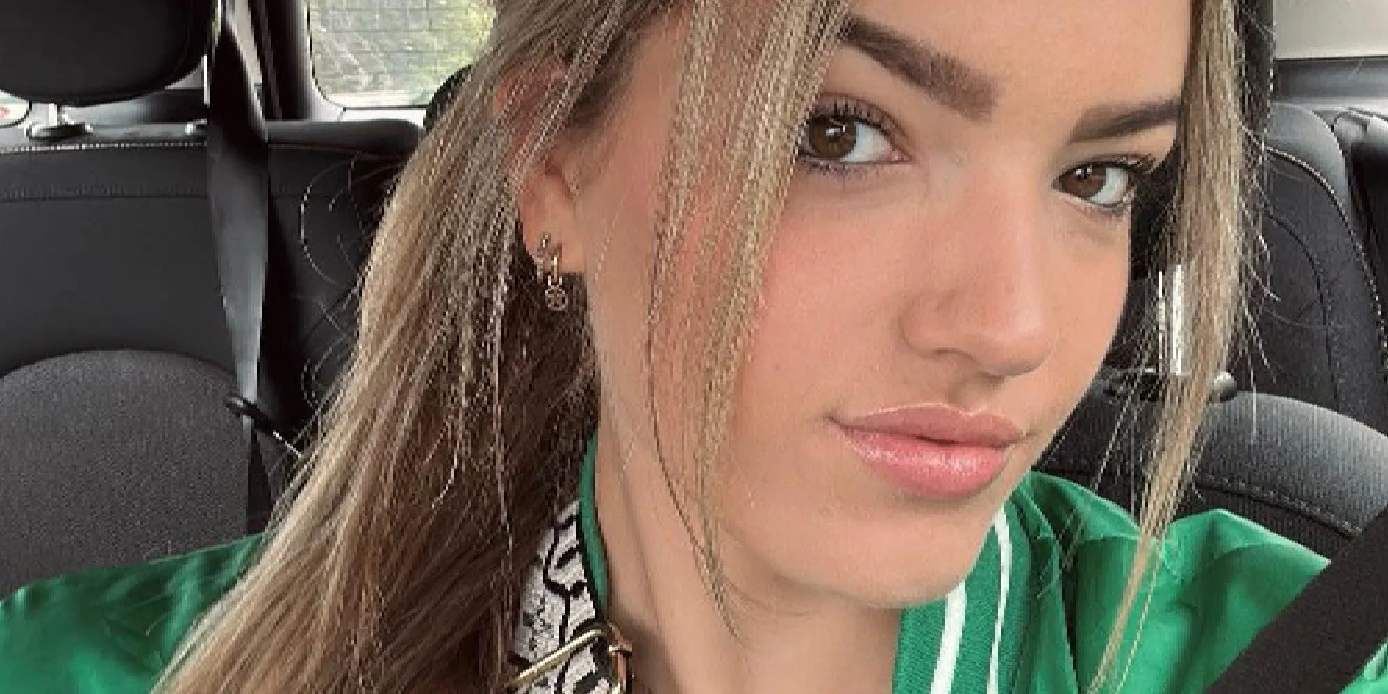 schaatsster pien hersman 19 laat haar volgers watertanden met foto in open shirtje