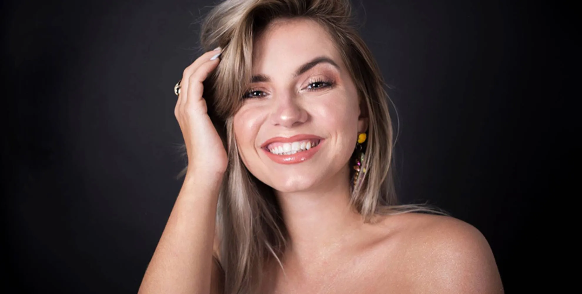 sensi lowe mooie rondingen foto