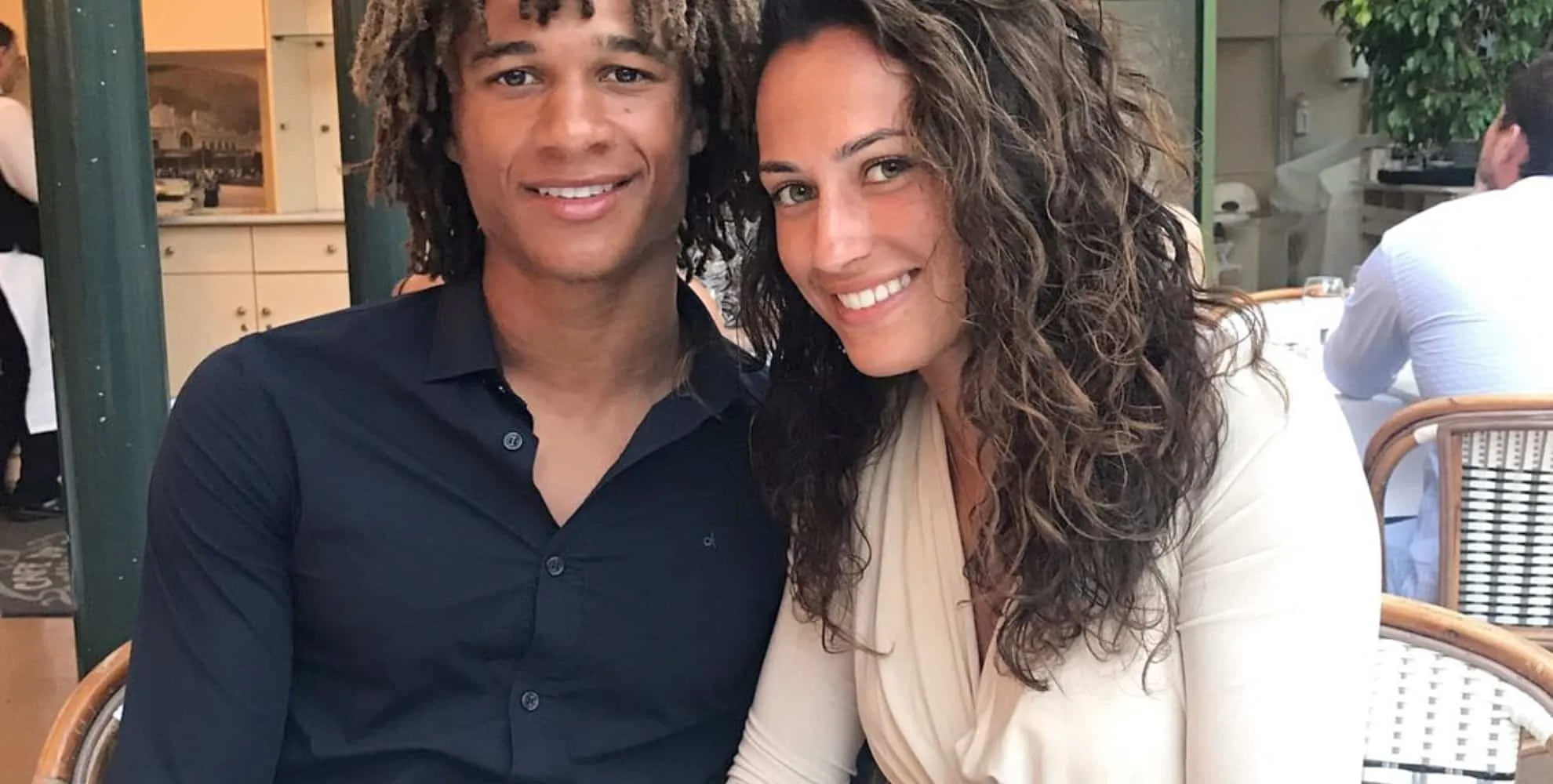 spelersvrouwen vriendin van nathan ake donyell malen denzel dumfries