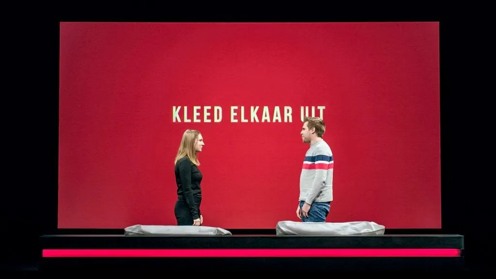 uit de kleren