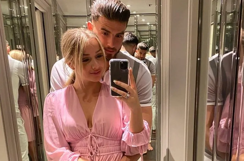verliefde emma heesters deelt zwoele foto op instagram