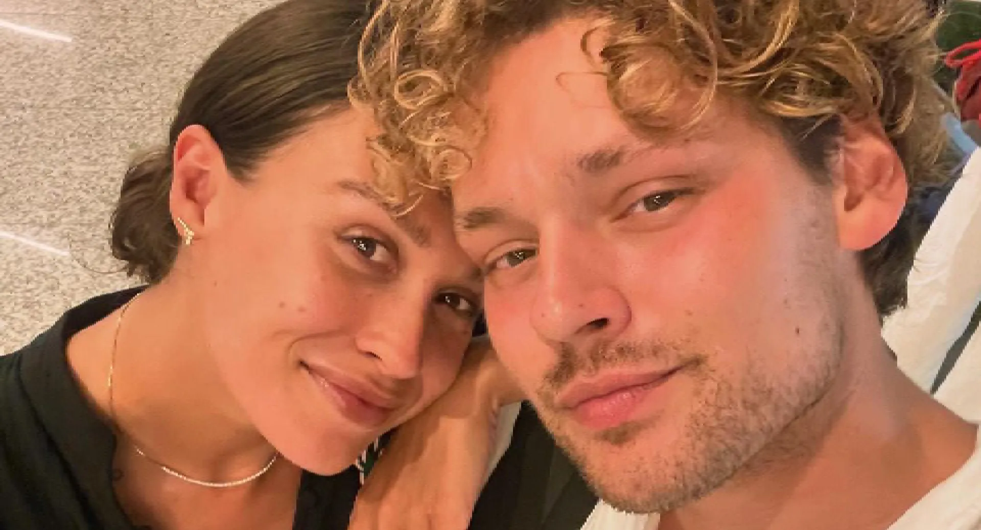 arme holly mae brood soy kroon ging stiekem vreemd met veel oudere wie is de mol deelneemster en veel mannen snappen waarom
