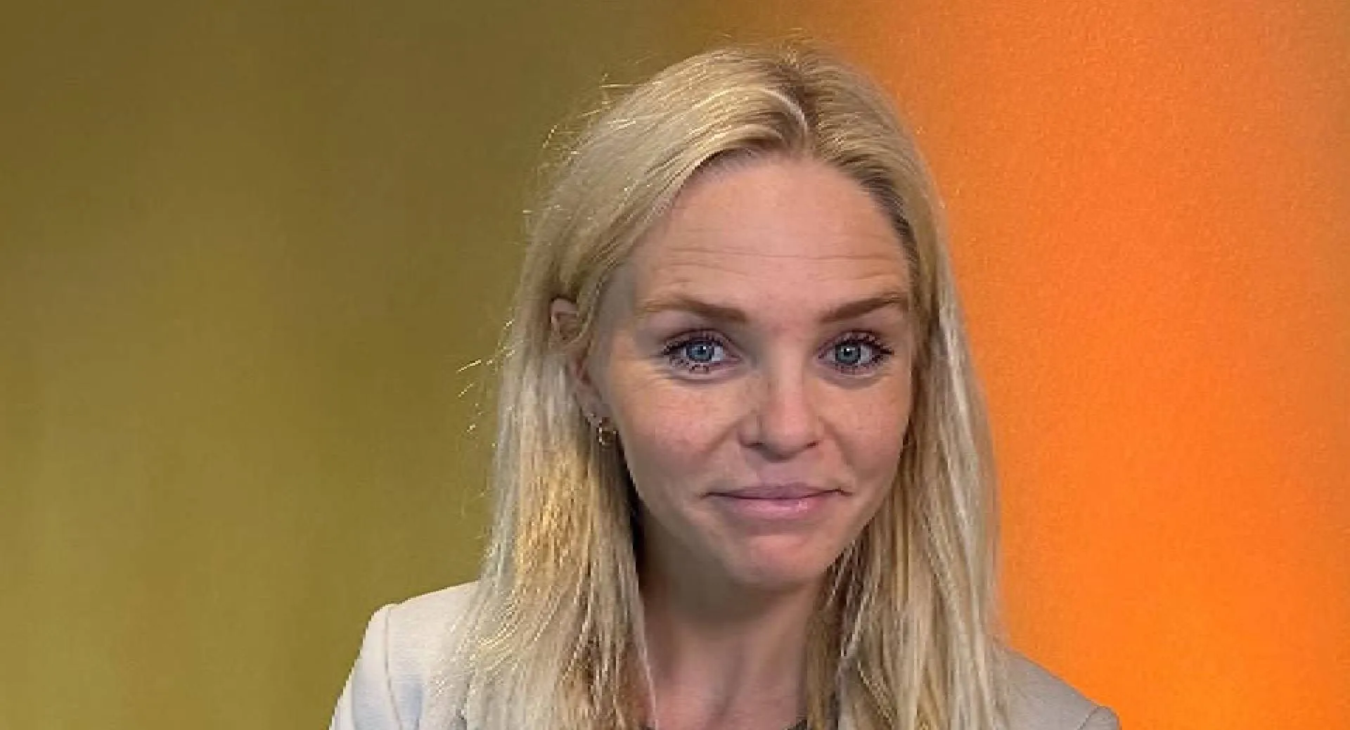 beeldschone verslaggeefster charlotte nijs loopt droomtransfer naar vandaag inside mis foto