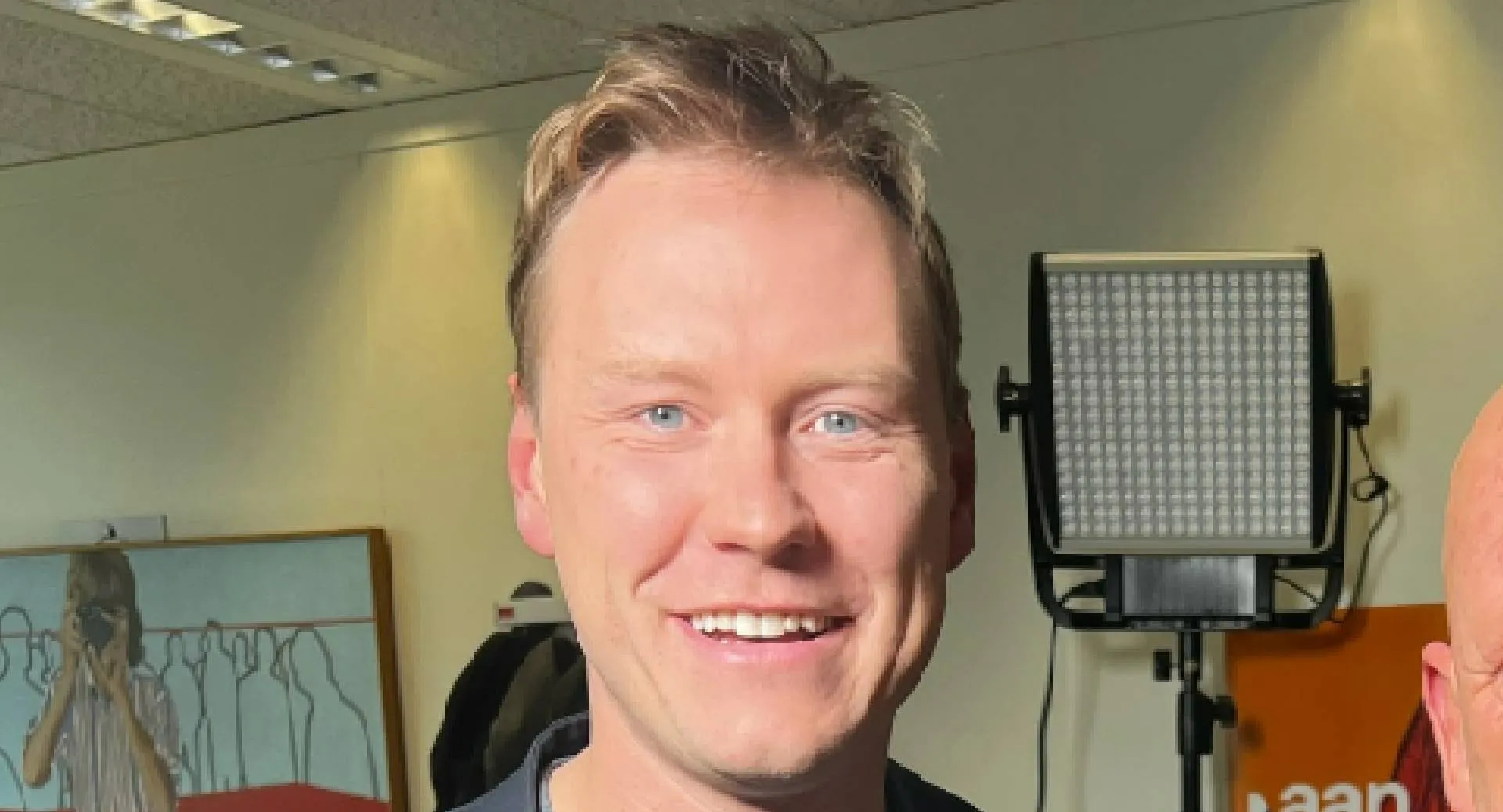 sam hagens neemt afscheid van merel ek tijdens intiem onderonsje lieve collegas foto